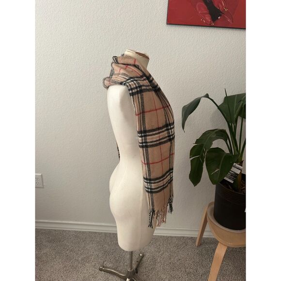 Burberry London Unisex Scarf - Picture 3 of 4